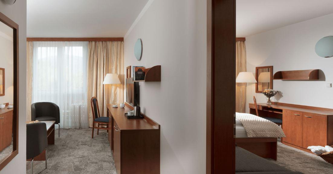 Pinia & Hotel